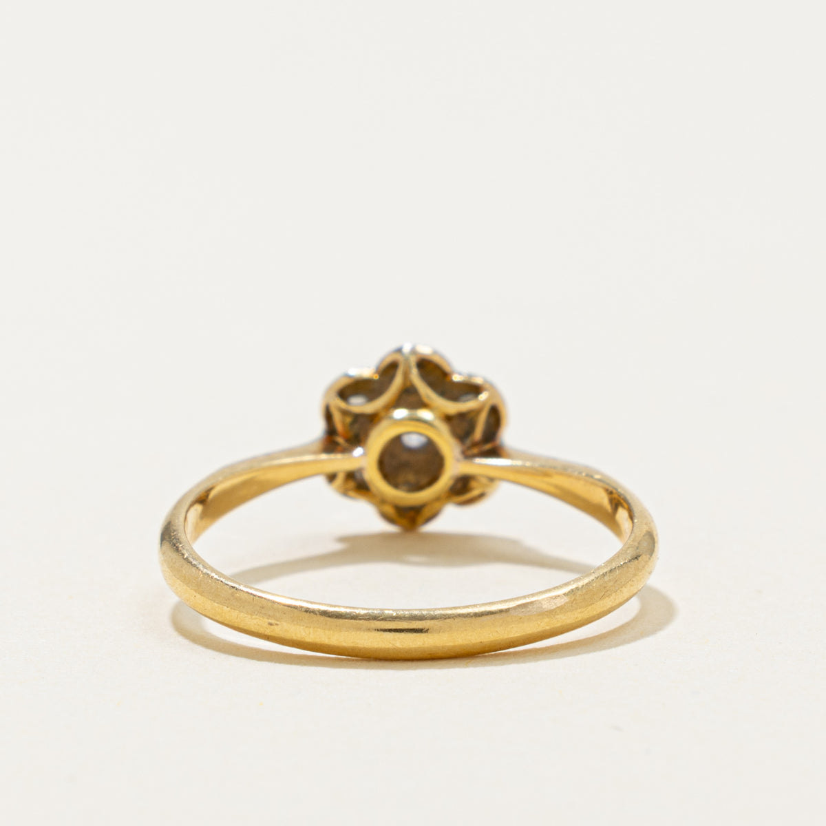 Vintage Platinum Topped 18k Yellow Gold Daisy Diamond Ring