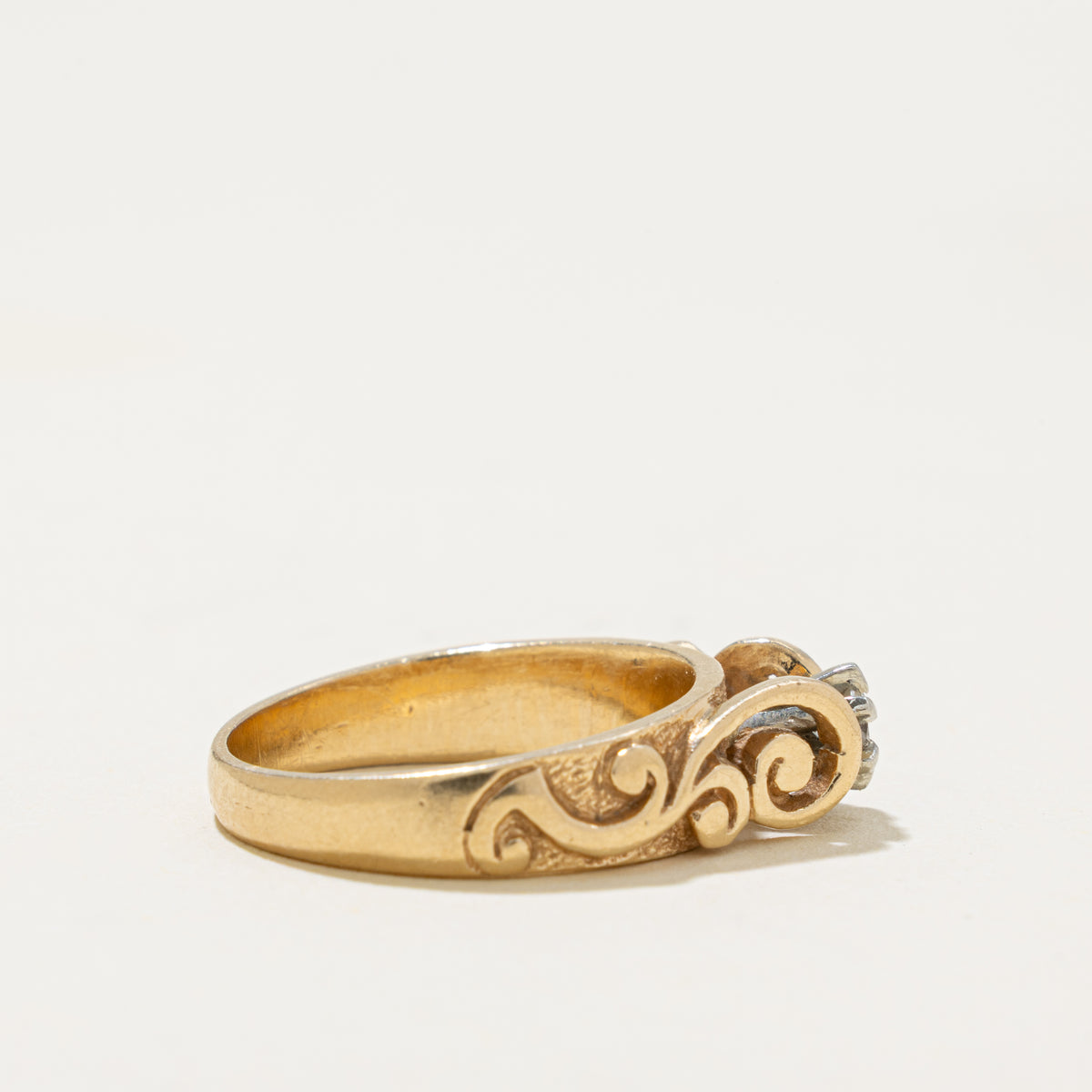 14k Solitaire Diamond Scrollwork Ring | 0.12ct | SZ 6.5