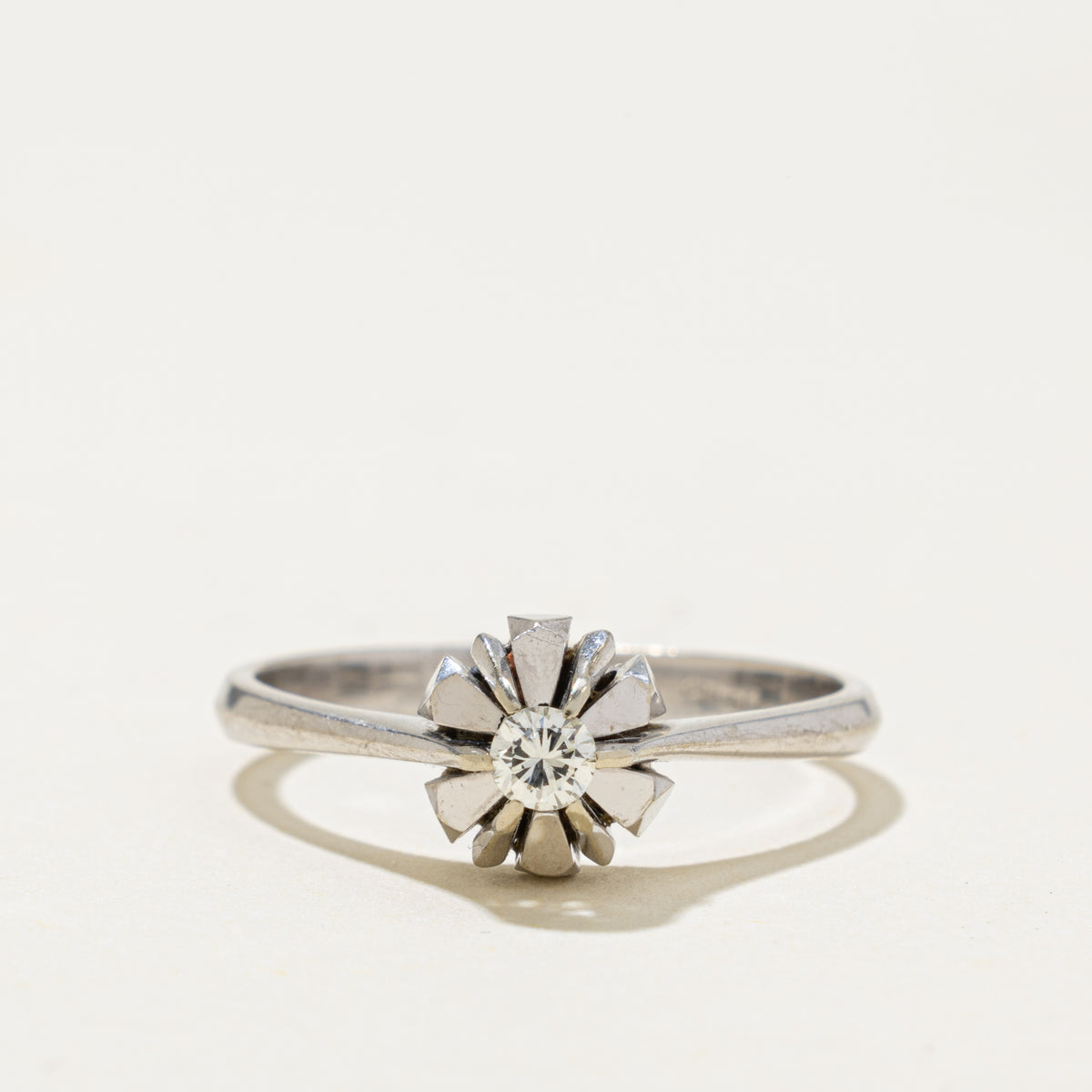 18k Solitaire Diamond Floral Ring | 0.10ct | SZ 7.75