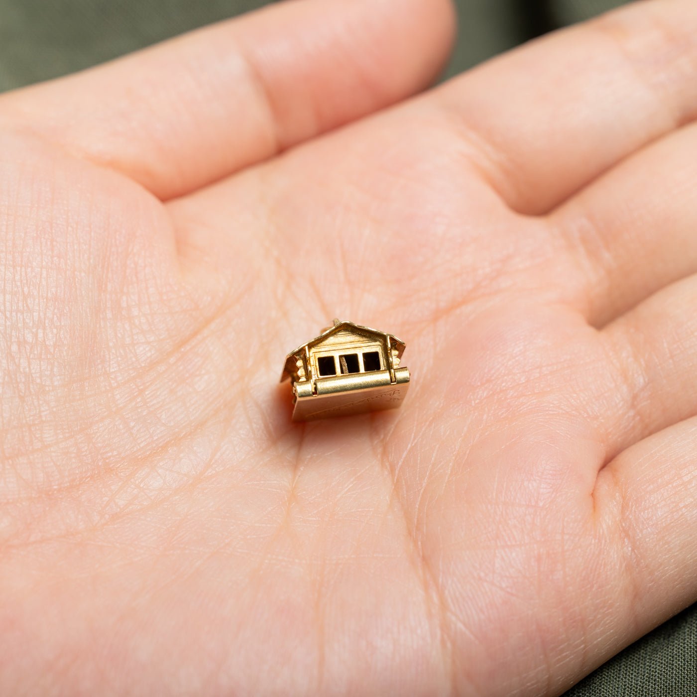 14k Yellow Gold Kinetic Log Cabin Charm
