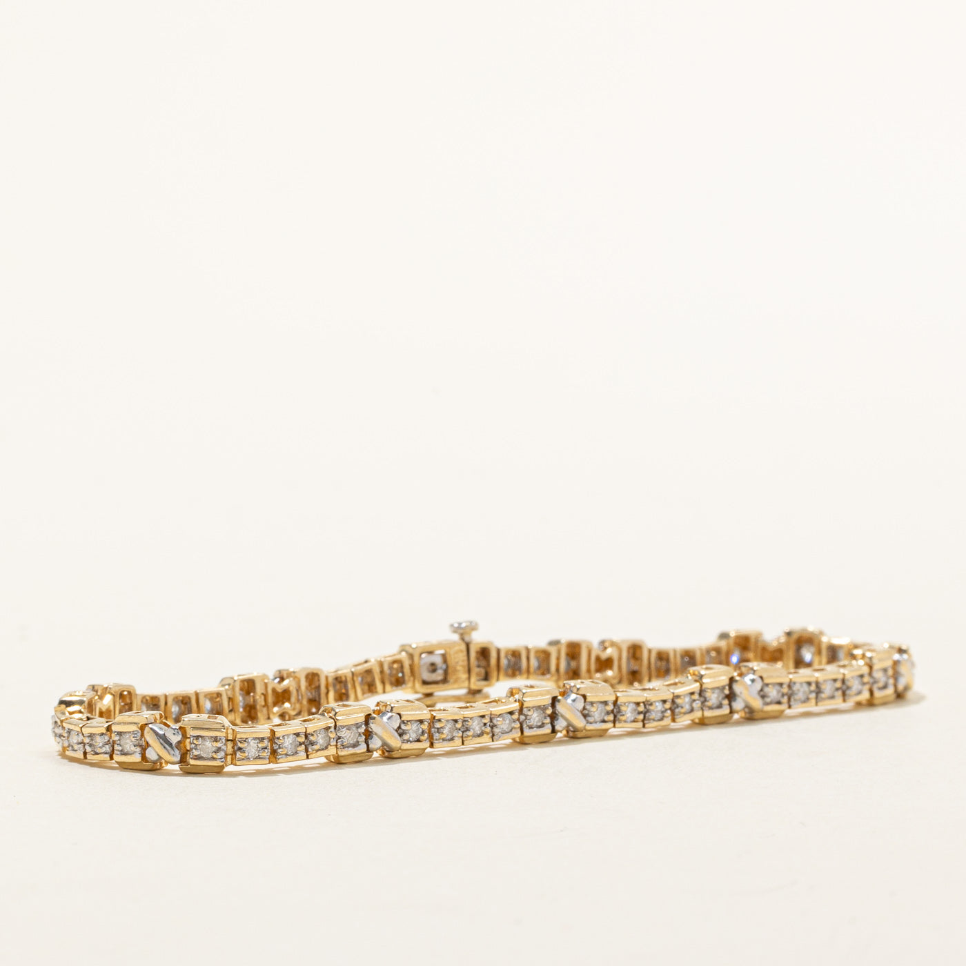 Bracelet tennis géométrique en or 14 carats serti de diamants | 0,75 ct | 17,8 cm