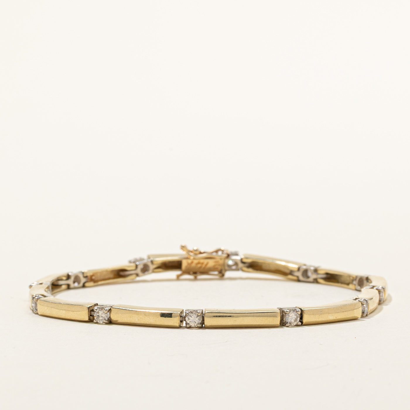 Bracelet barrette satellite en or 14 carats serti de diamants | 0,84 ct au total | 19 cm