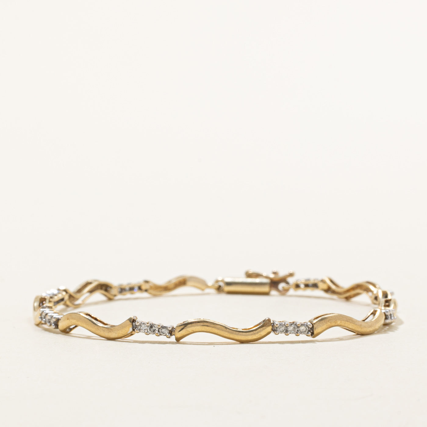 Bracelet tennis Wave en or 10 carats serti de diamants | 0,50 ct au total | 18,4 cm