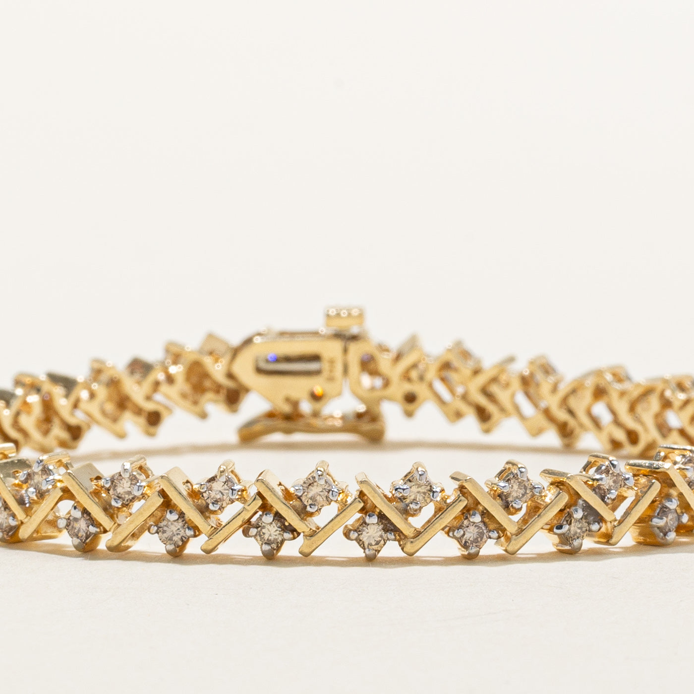 Bracelet tennis géométrique en or jaune 14 carats et diamants | 1,68 ct | 17,8 cm