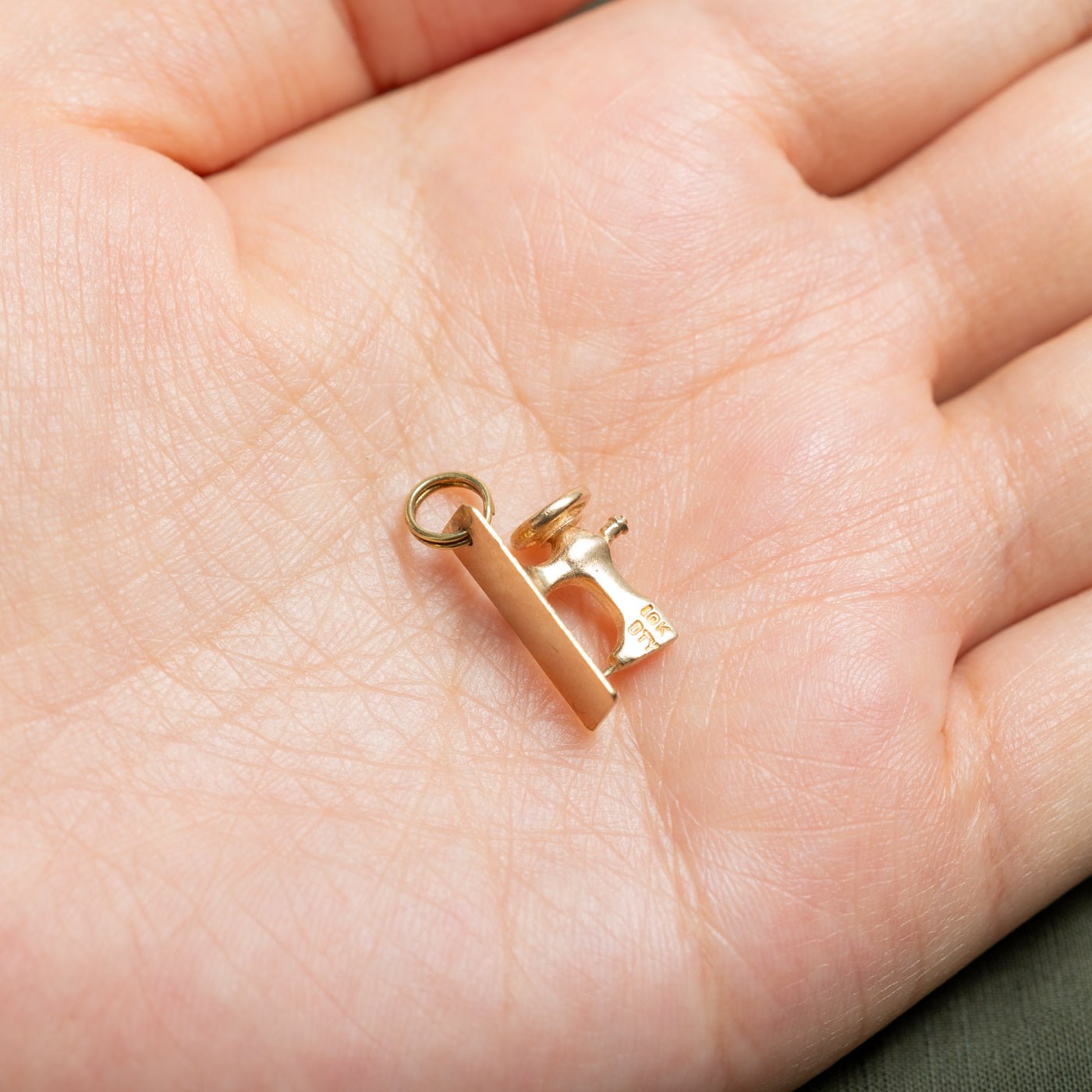 10k Yellow Gold Sewing Machine Charm