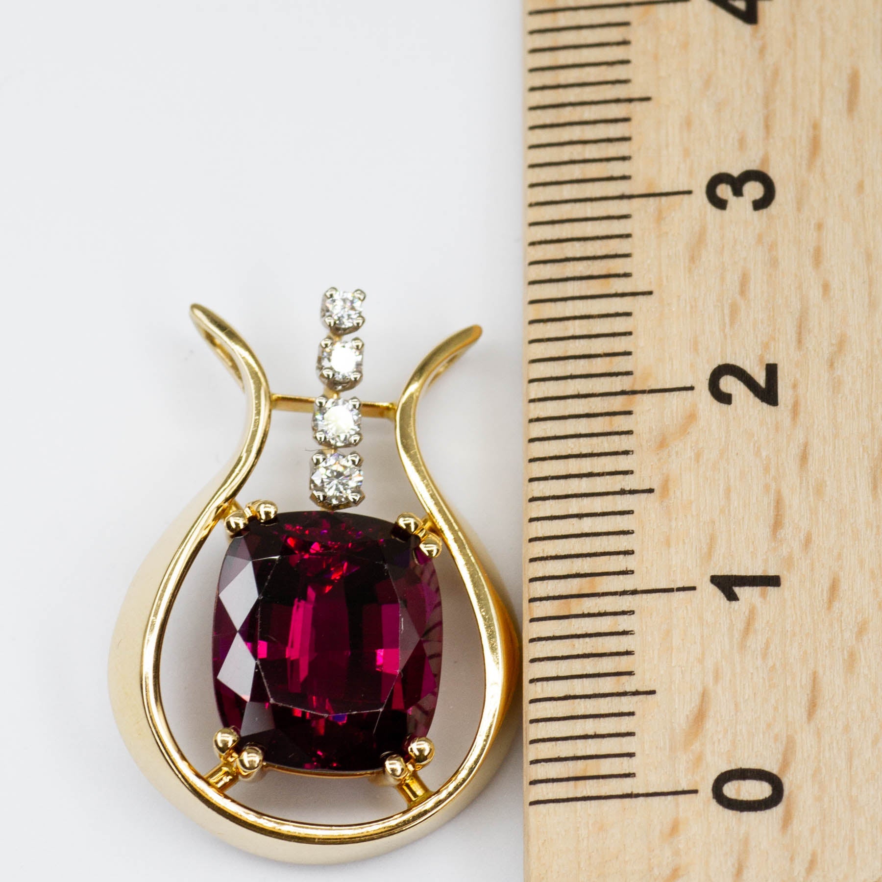 'Cavelti' Garnet and Diamond Pendant | 10ct | 0.14ctw - 100 Ways