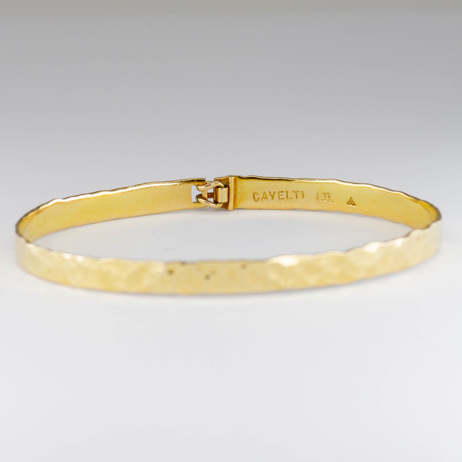 'Cavelti' Hammered 18k Gold Bangle | 7" - 100 Ways