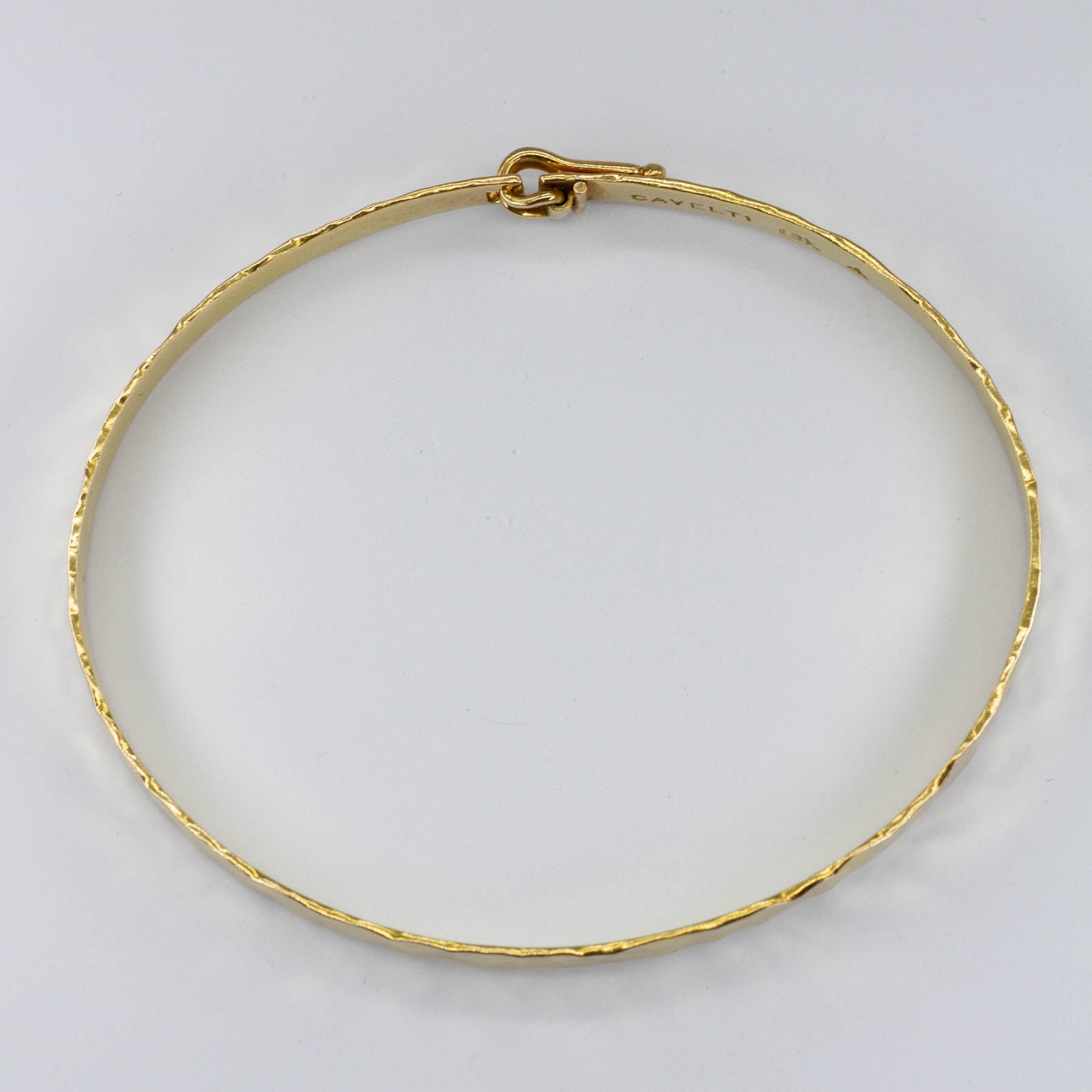 'Cavelti' Hammered 18k Gold Bangle | 7" - 100 Ways