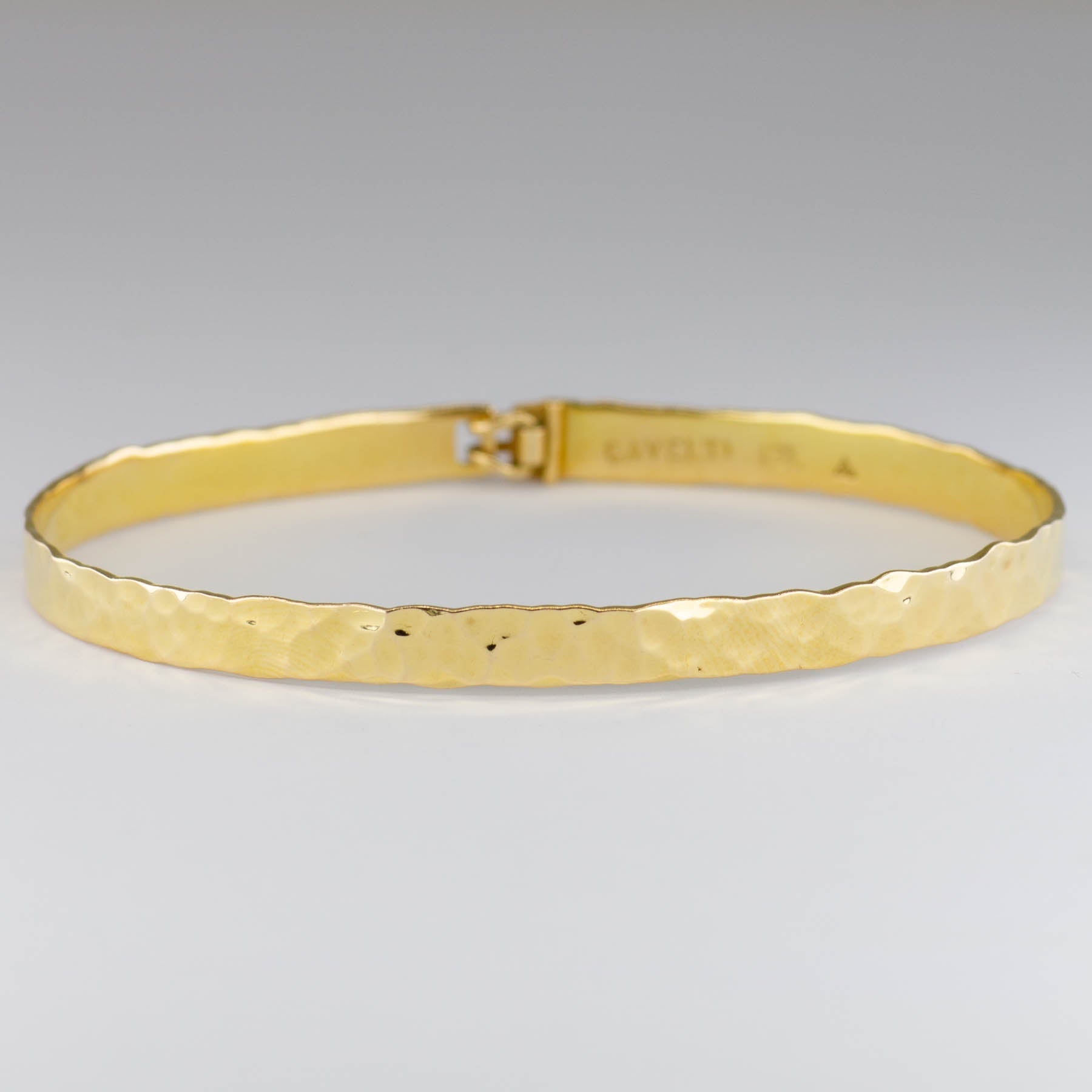 'Cavelti' Hammered 18k Gold Bangle | 7" - 100 Ways