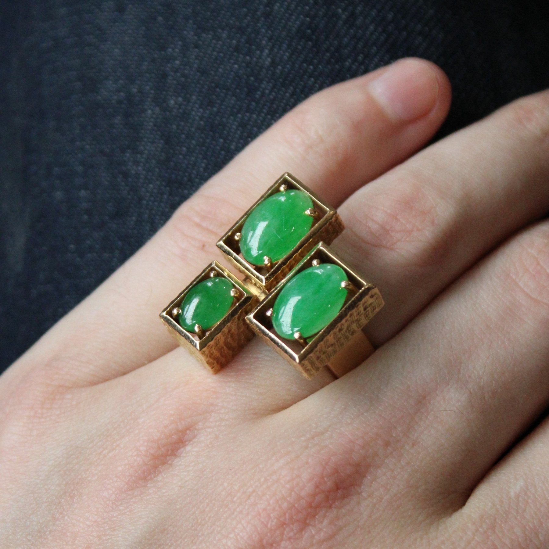 'Cavelti' Jadeite Cabochon Cocktail Ring | 6.55ctw | SZ 7.25 | - 100 Ways