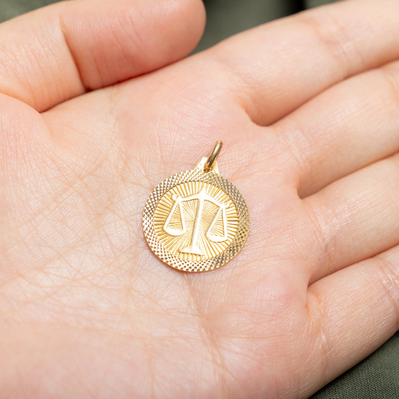 18k Yellow & White Gold Diamond-Cut Libra Zodiac Circle Pendant