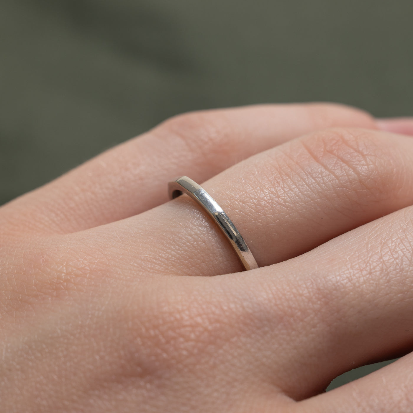 14k White Gold Geometric Band | SZ 6