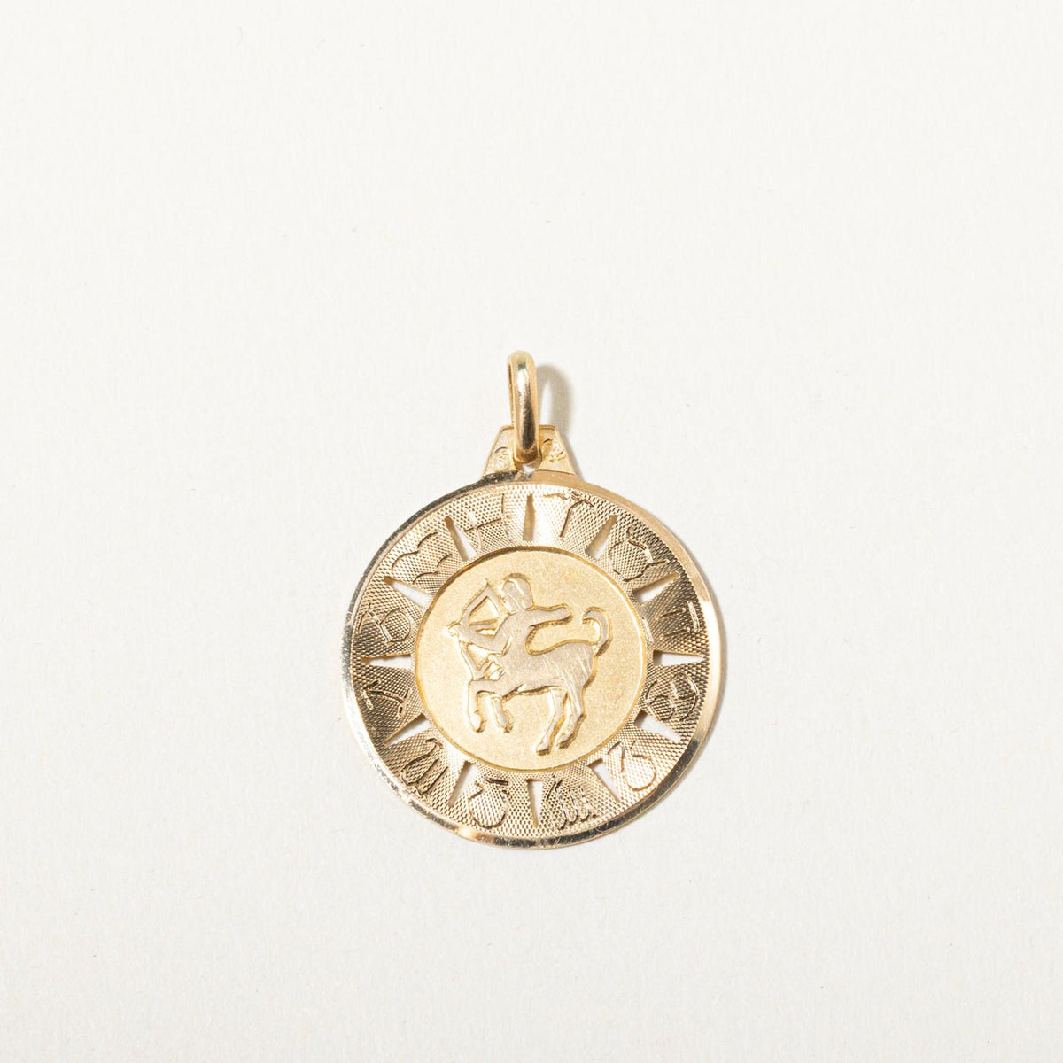 18k Yellow Gold Embossed Sagittarius Zodiac Circle Pendant