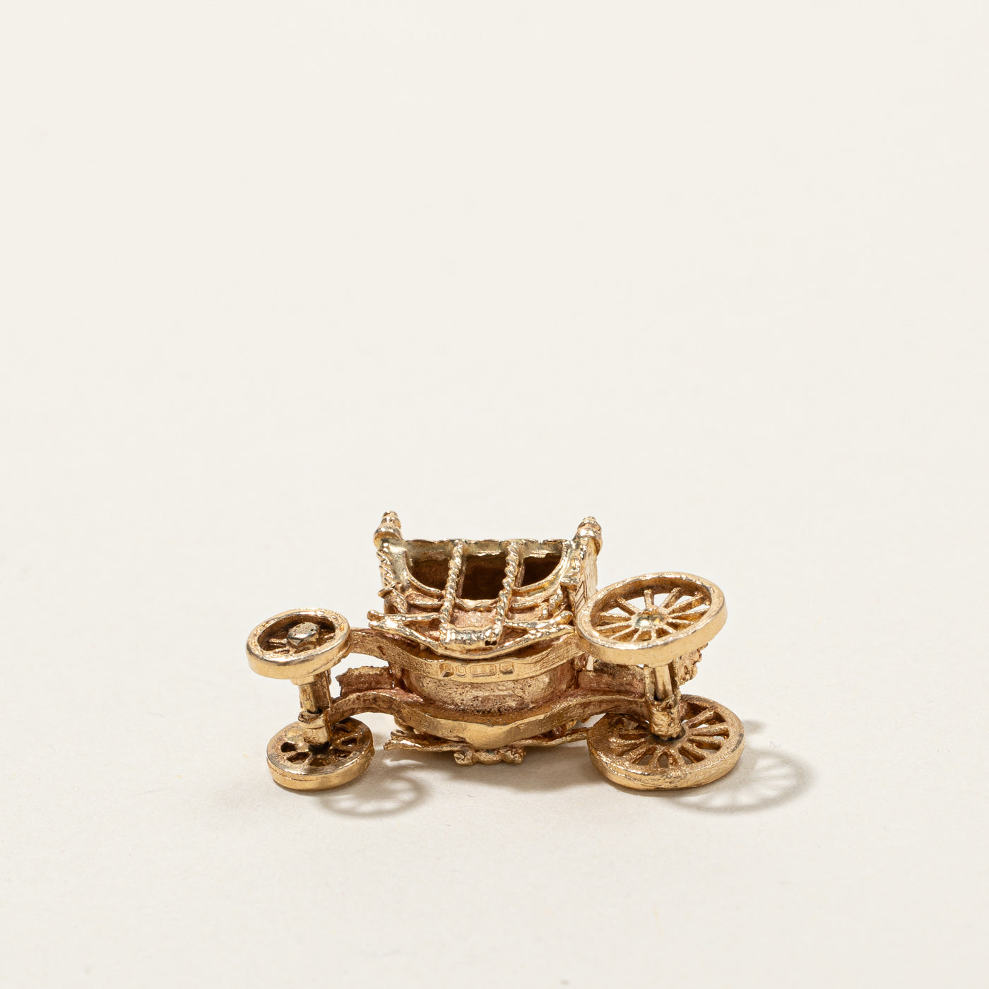 1976 London 9k Four Wheel Carriage Charm
