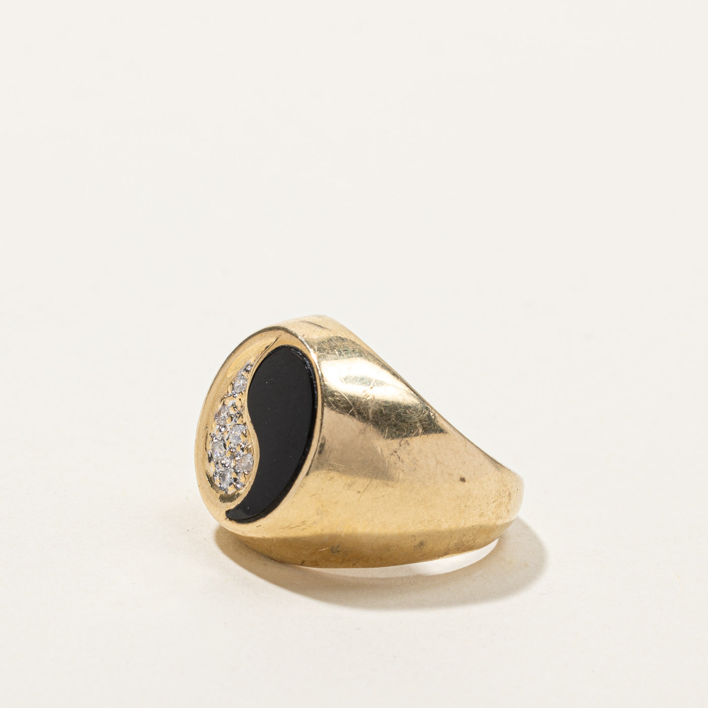Cluster Diamond Onyx Gold Yin Yang Ring | 0.07ctw | SZ 7 |