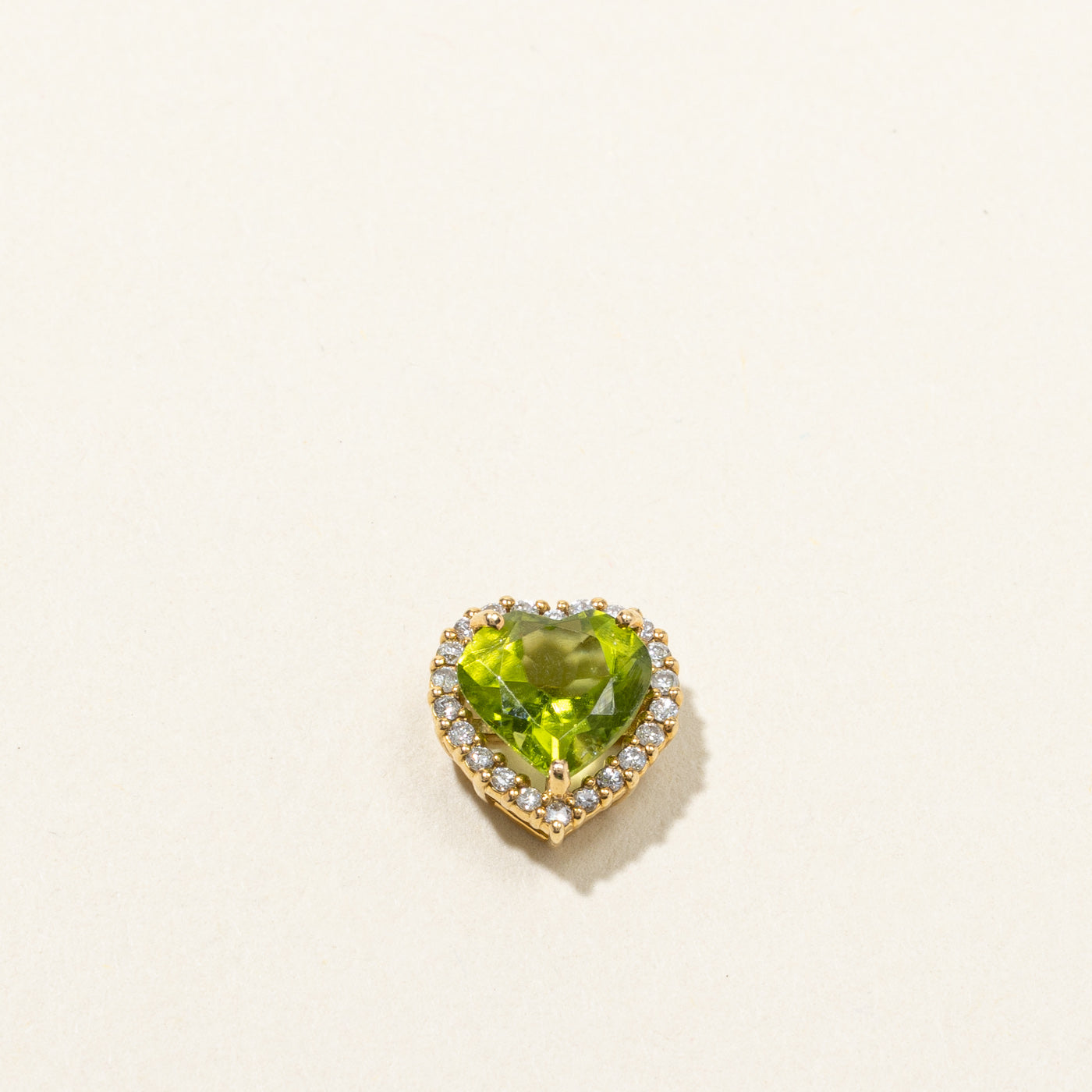 Pendentif cœur en péridot et diamants | 1,50 ct | 0,11 ct au total | 