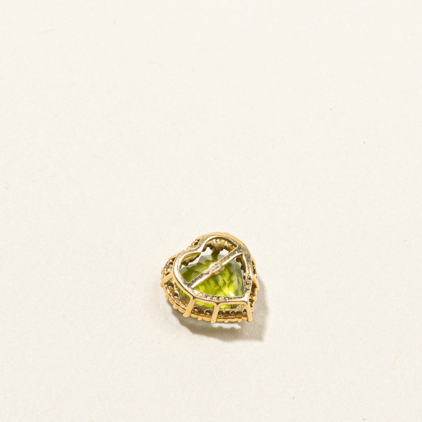 Pendentif cœur en péridot et diamants | 1,50 ct | 0,11 ct au total | 