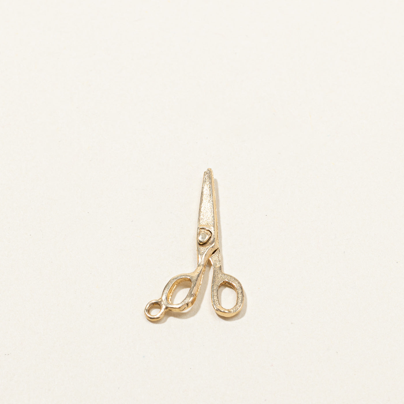 Breloque ciseaux en or 10 carats 