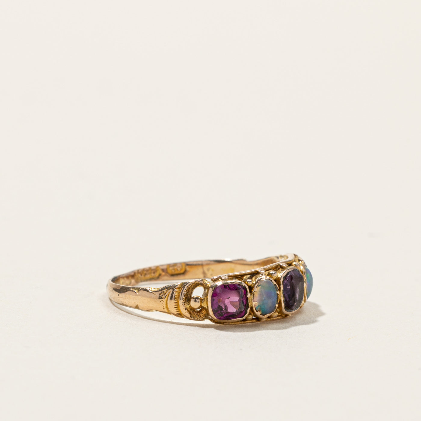 Multicoloured Stone Vintage Ring | 0.20ctw | SZ 6.5 |