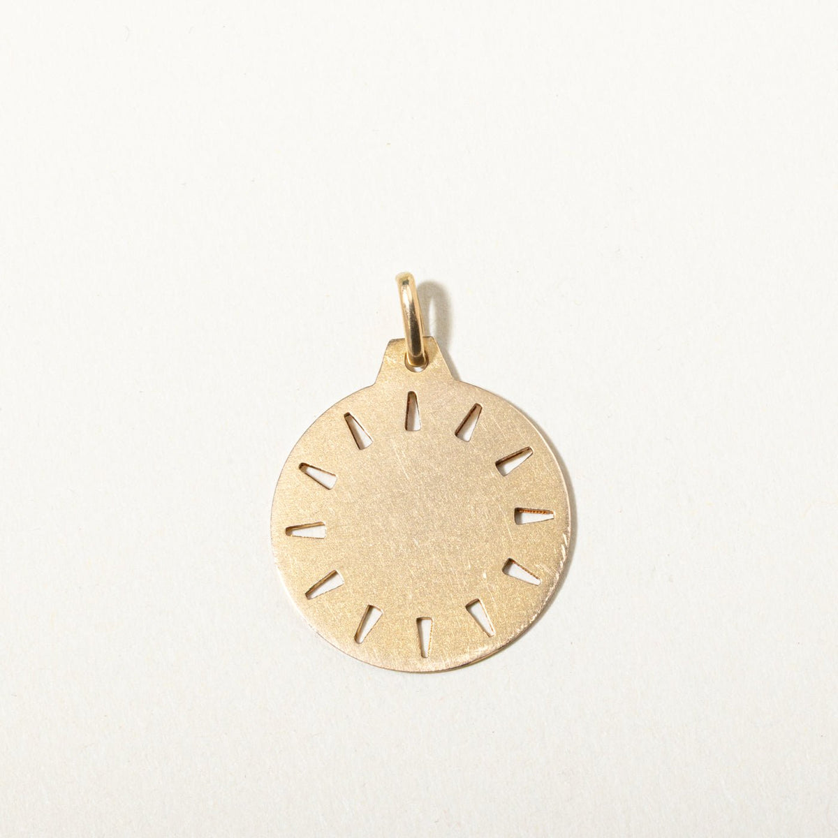 18k Yellow Gold Pisces Zodiac Circle Pendant