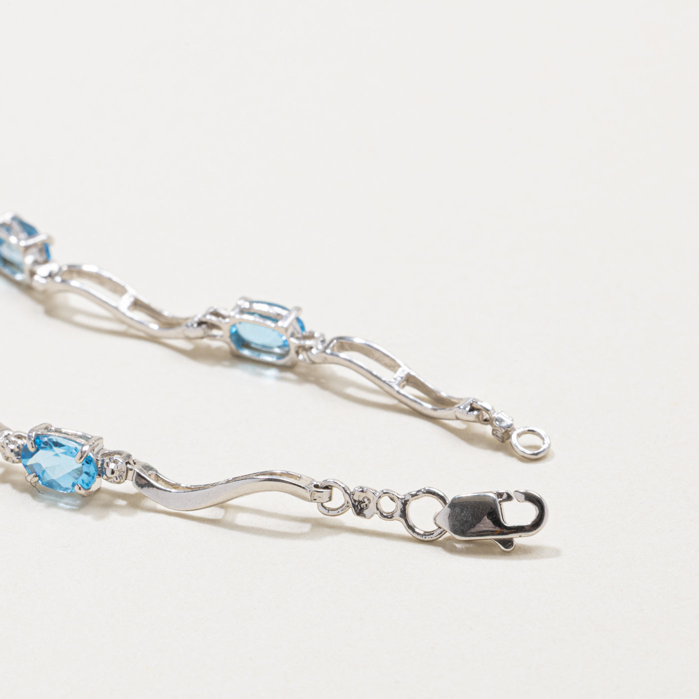 Bracelet en topaze bleue ovale et diamants | 18 cm