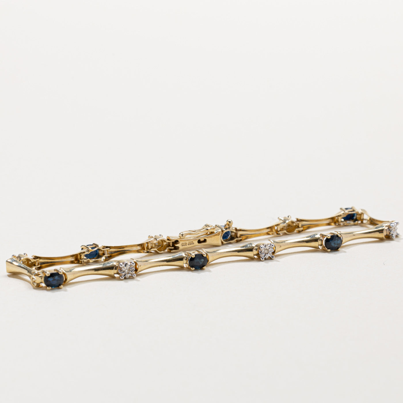 Bracelet en or, saphirs et diamants | 1,20 ct, 0,03 ct | 19 cm