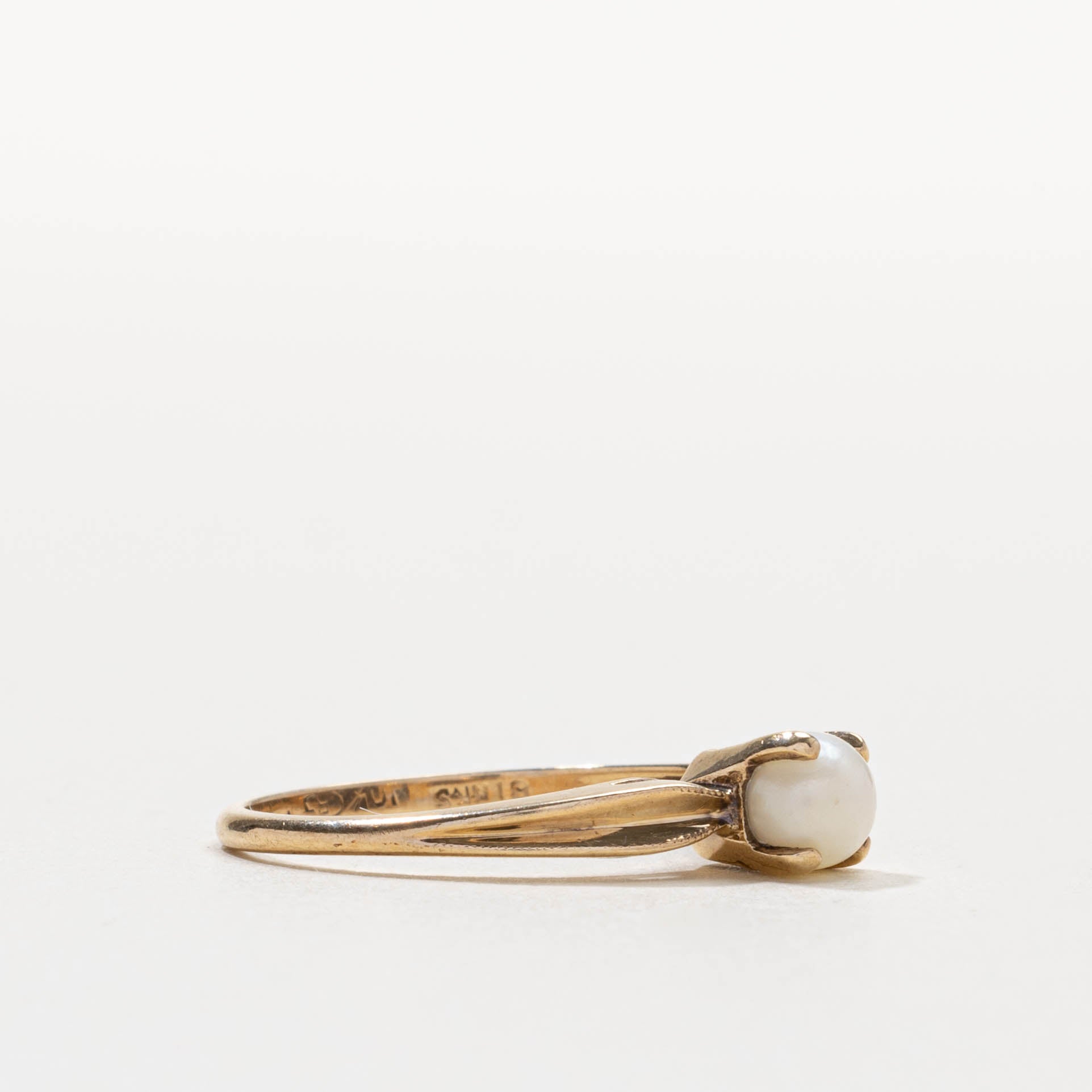 10k Pearl Grooved Petite Ring | SZ 6.25