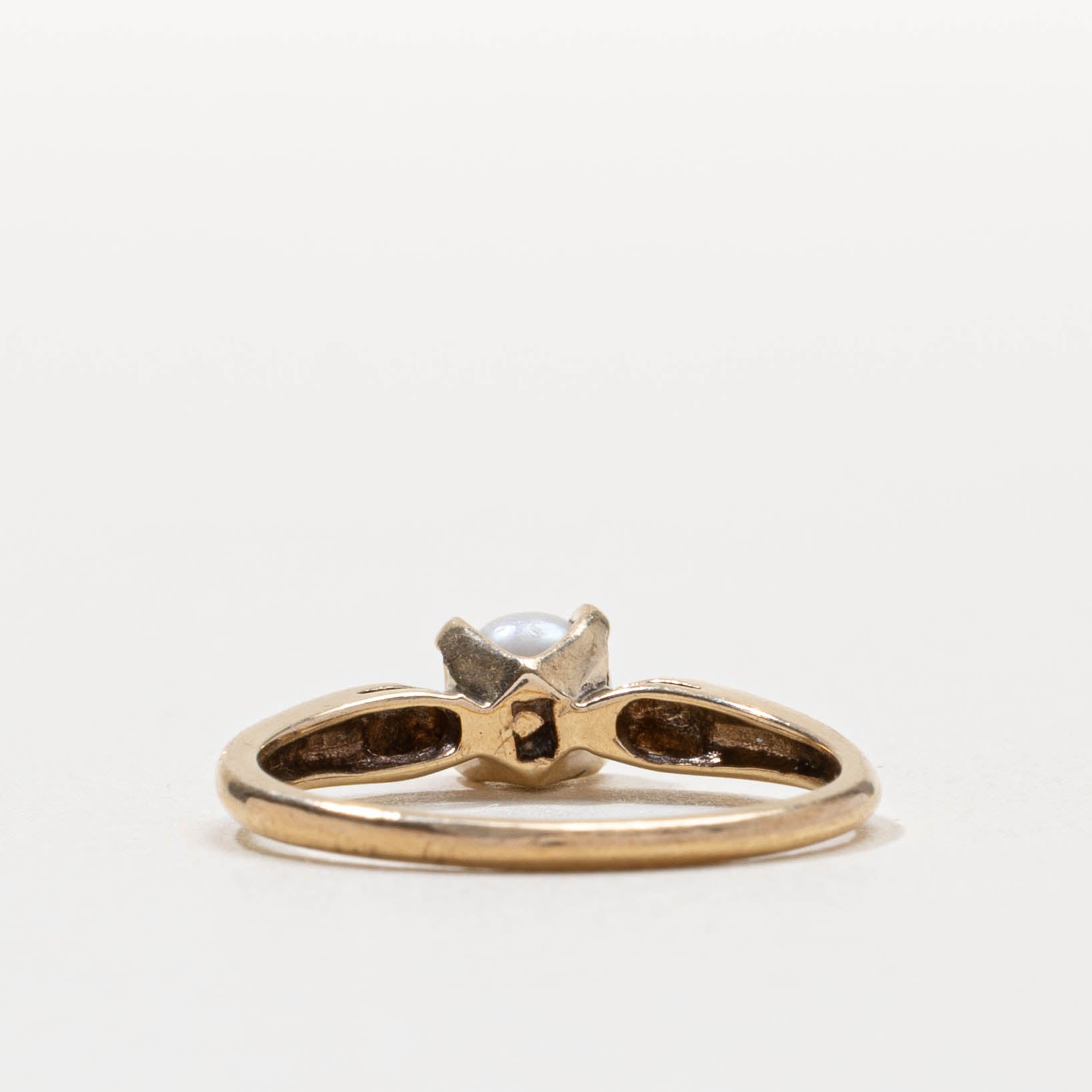 10k Pearl Grooved Petite Ring | SZ 6.25