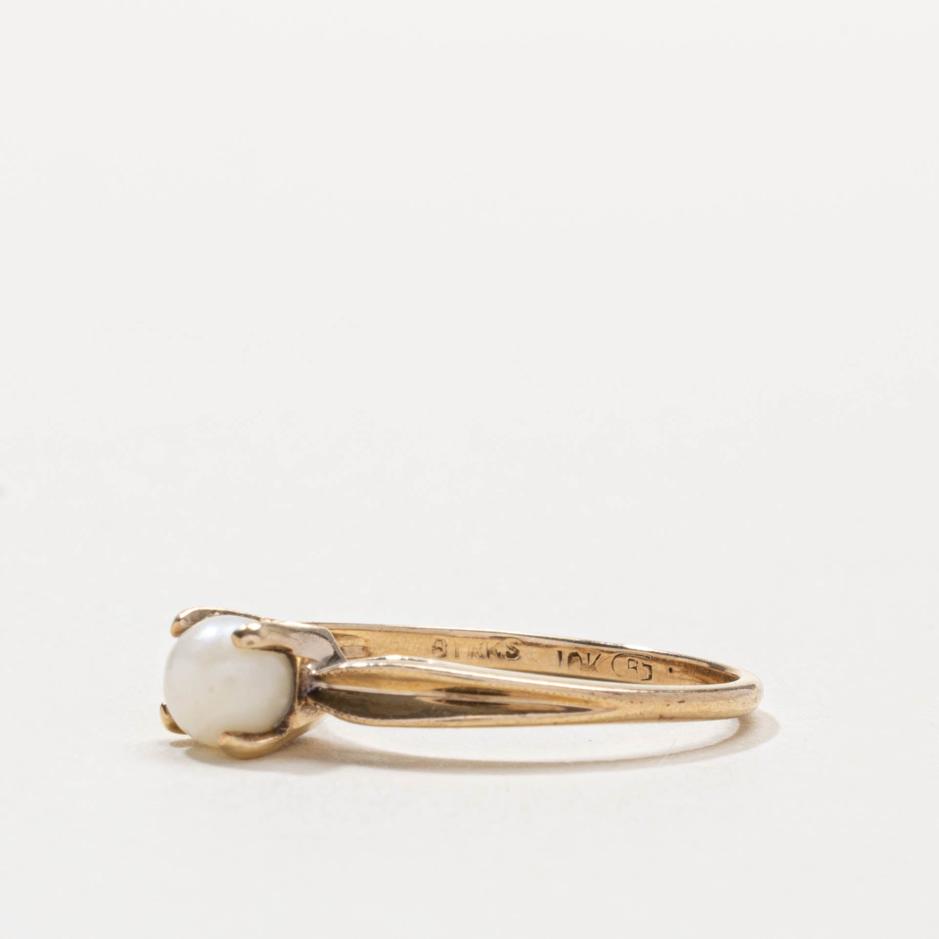 10k Pearl Grooved Petite Ring | SZ 6.25