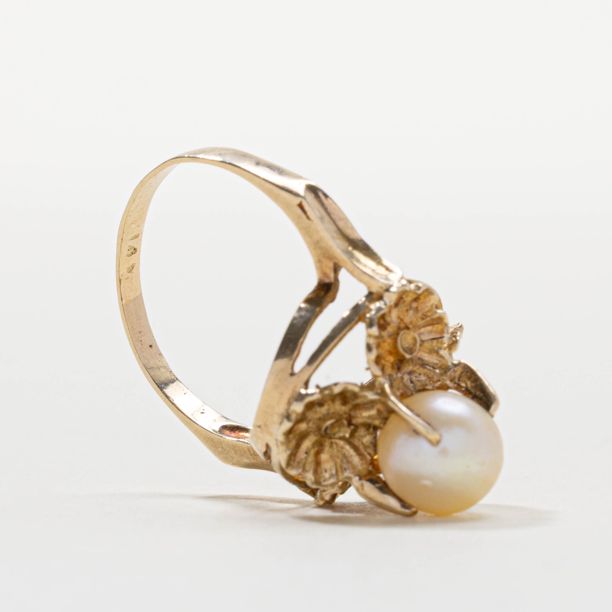 14k Pearl Textured Floral Cocktail Ring | SZ 5.75