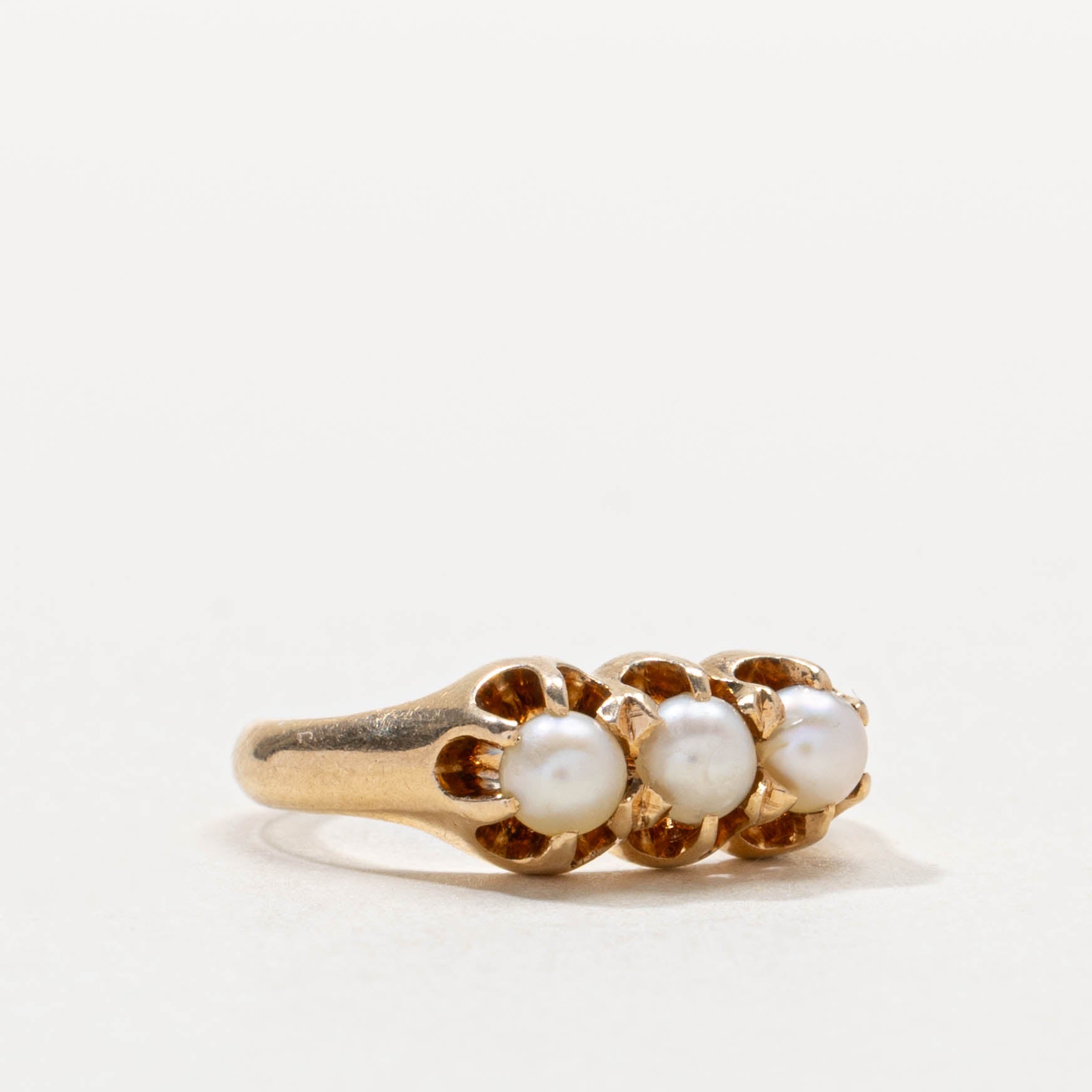 14k Belcher Set Three Stone Pearl Ring | SZ 2.5