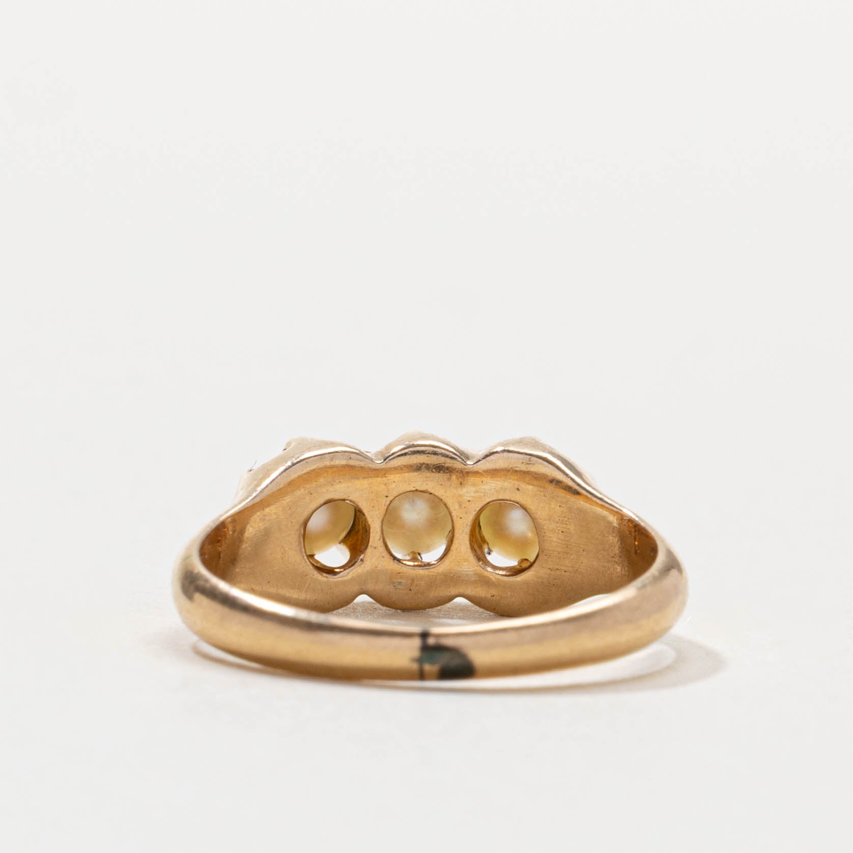 14k Belcher Set Three Stone Pearl Ring | SZ 2.5