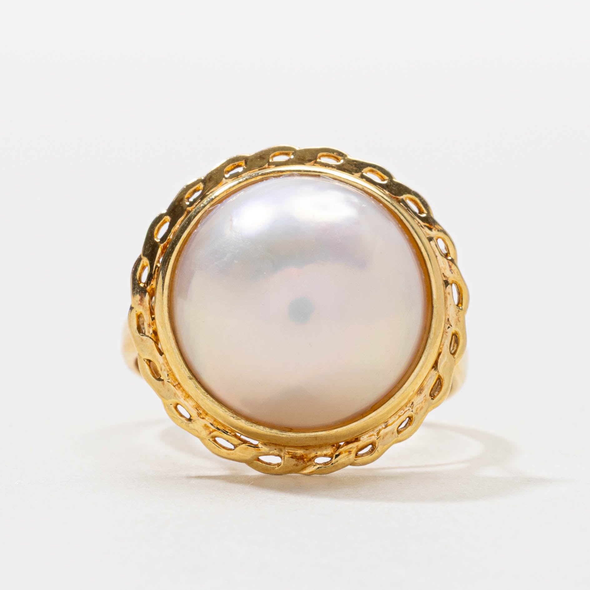 18k Mabé Pearl Scalloped Edge Cocktail Ring | SZ 7.5