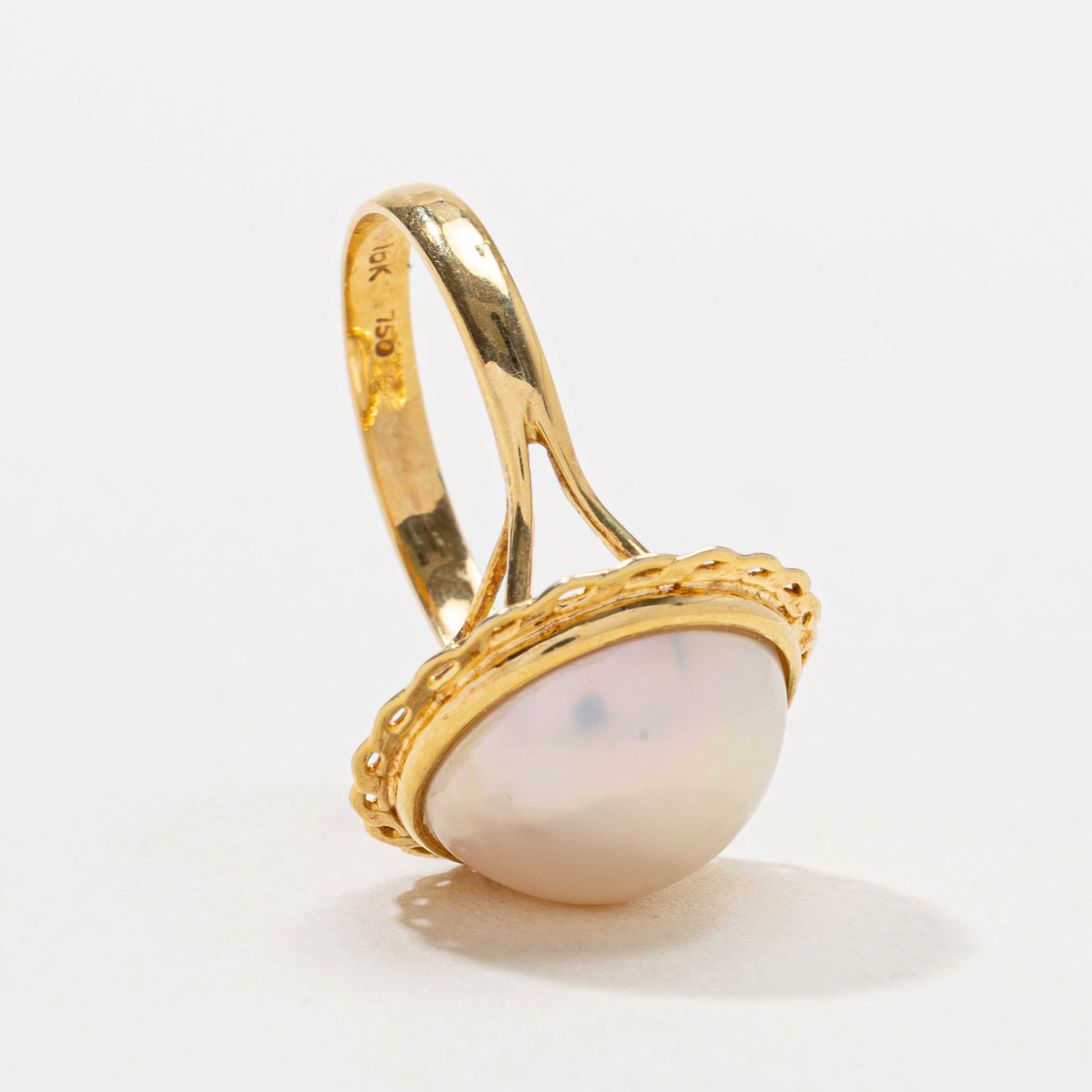 18k Mabé Pearl Scalloped Edge Cocktail Ring | SZ 7.5
