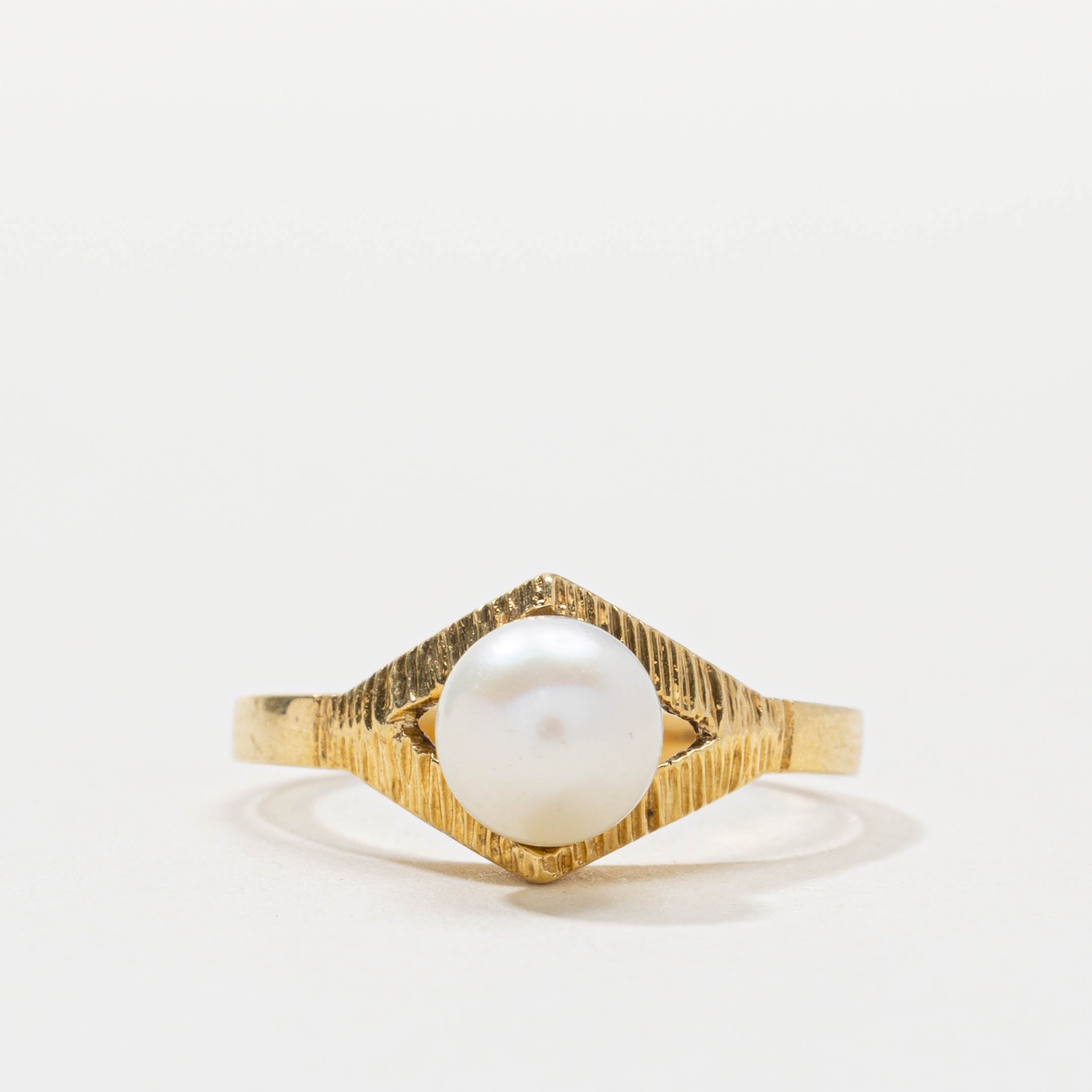 18k Pearl Textured Rhombus Shaped Ring | SZ 6.75