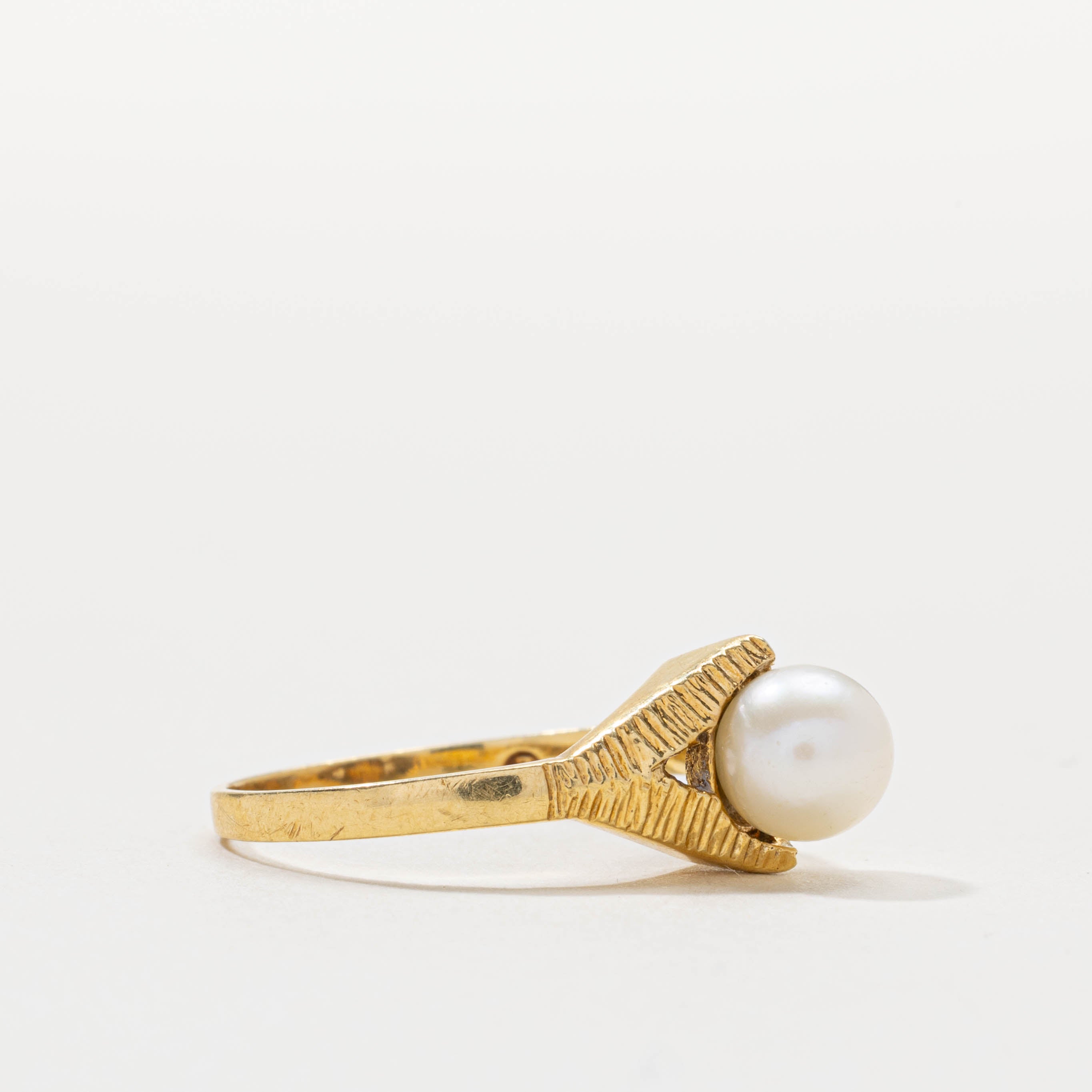 18k Pearl Textured Rhombus Shaped Ring | SZ 6.75