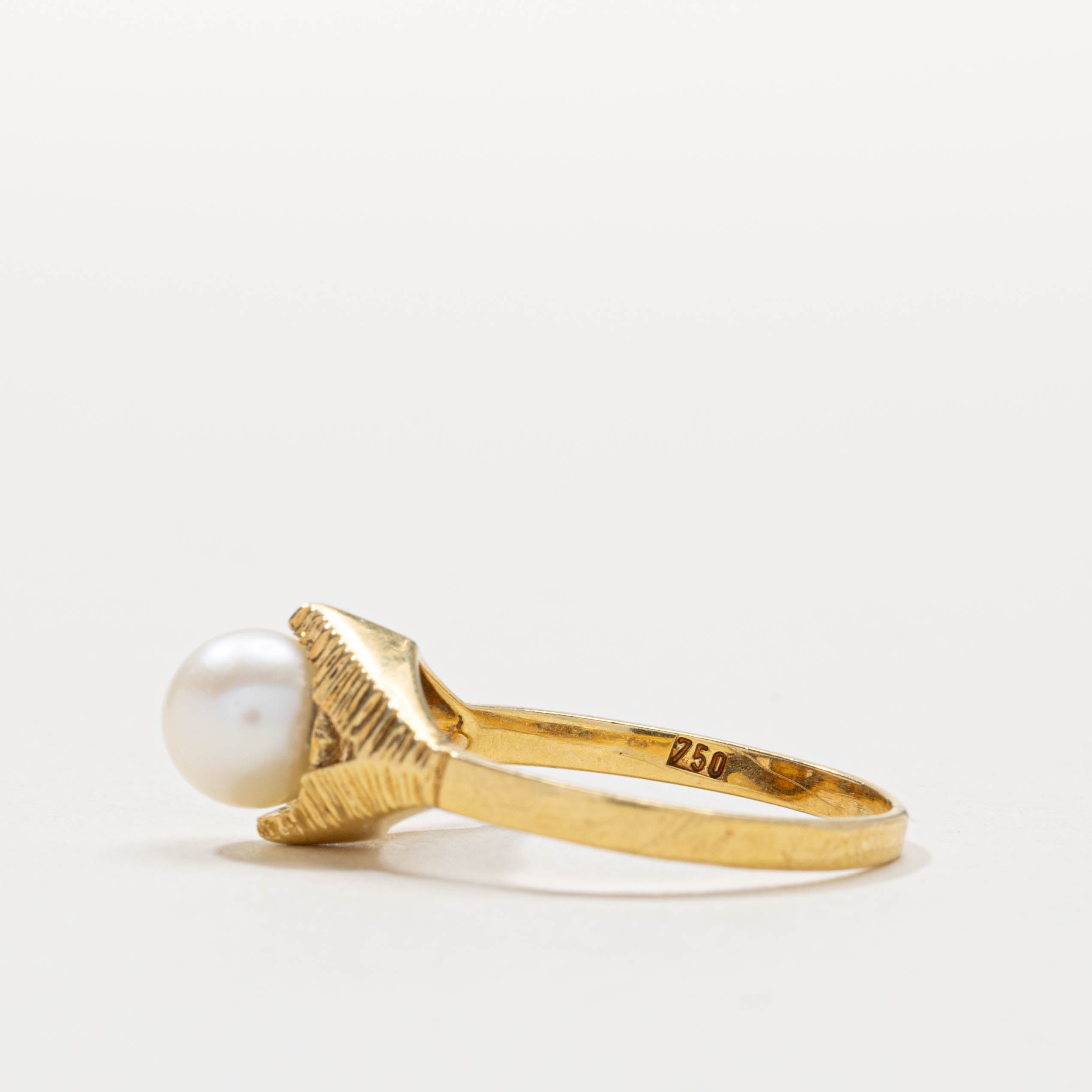 18k Pearl Textured Rhombus Shaped Ring | SZ 6.75