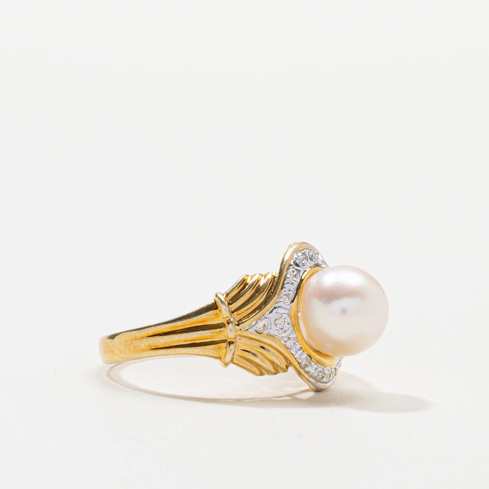 14k Pearl & Diamond Halo Grooved Ring | SZ 6.5