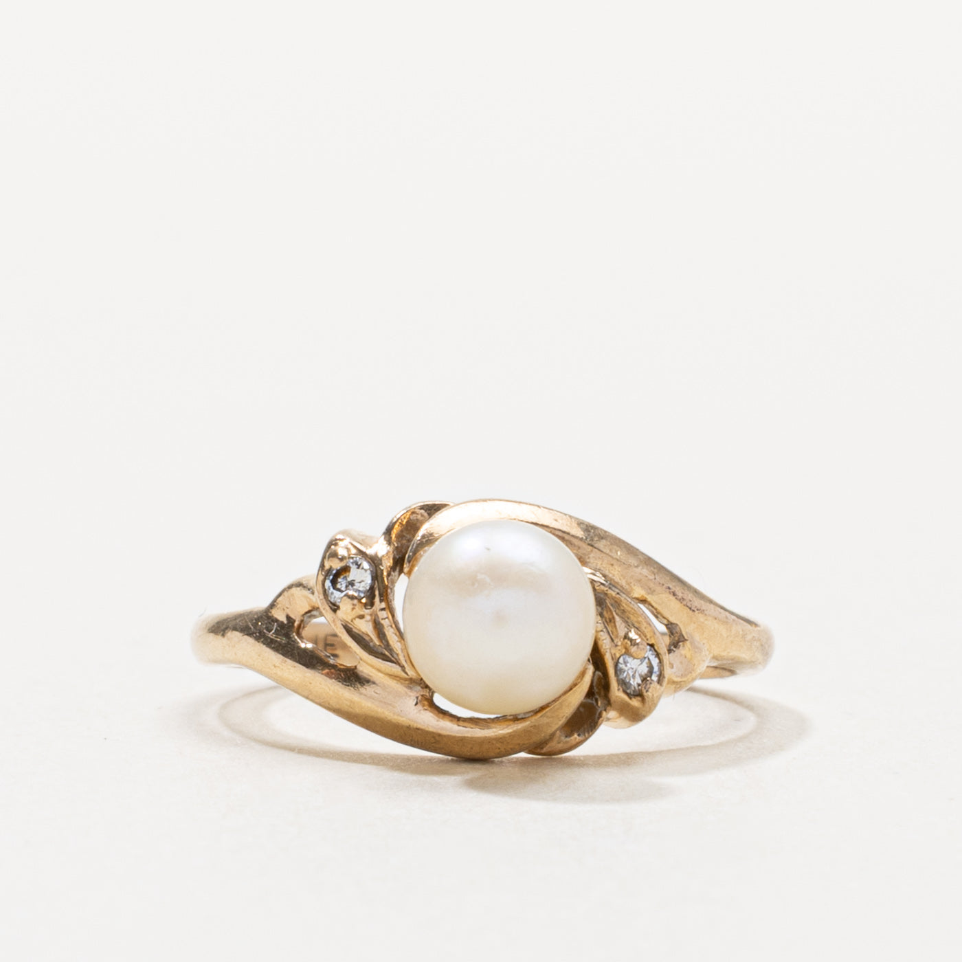 10k Pearl & Diamond Accented Grooved Ring | SZ 4.75