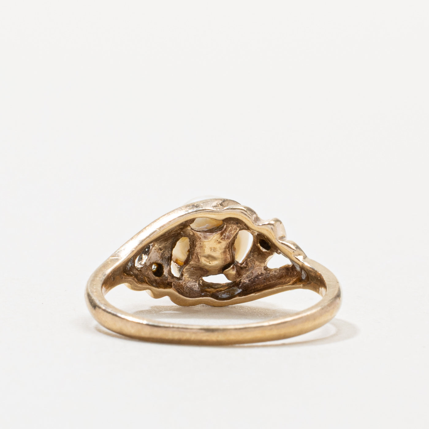 10k Pearl & Diamond Accented Grooved Ring | SZ 4.75