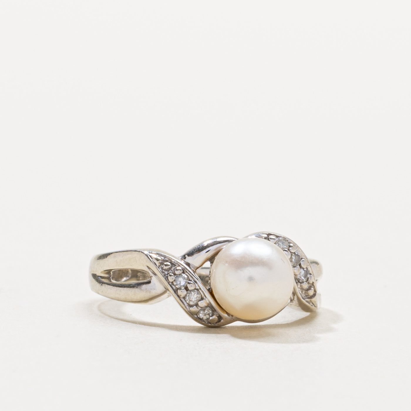 10k Pearl & Diamond Accented Crossover Ring | SZ 4
