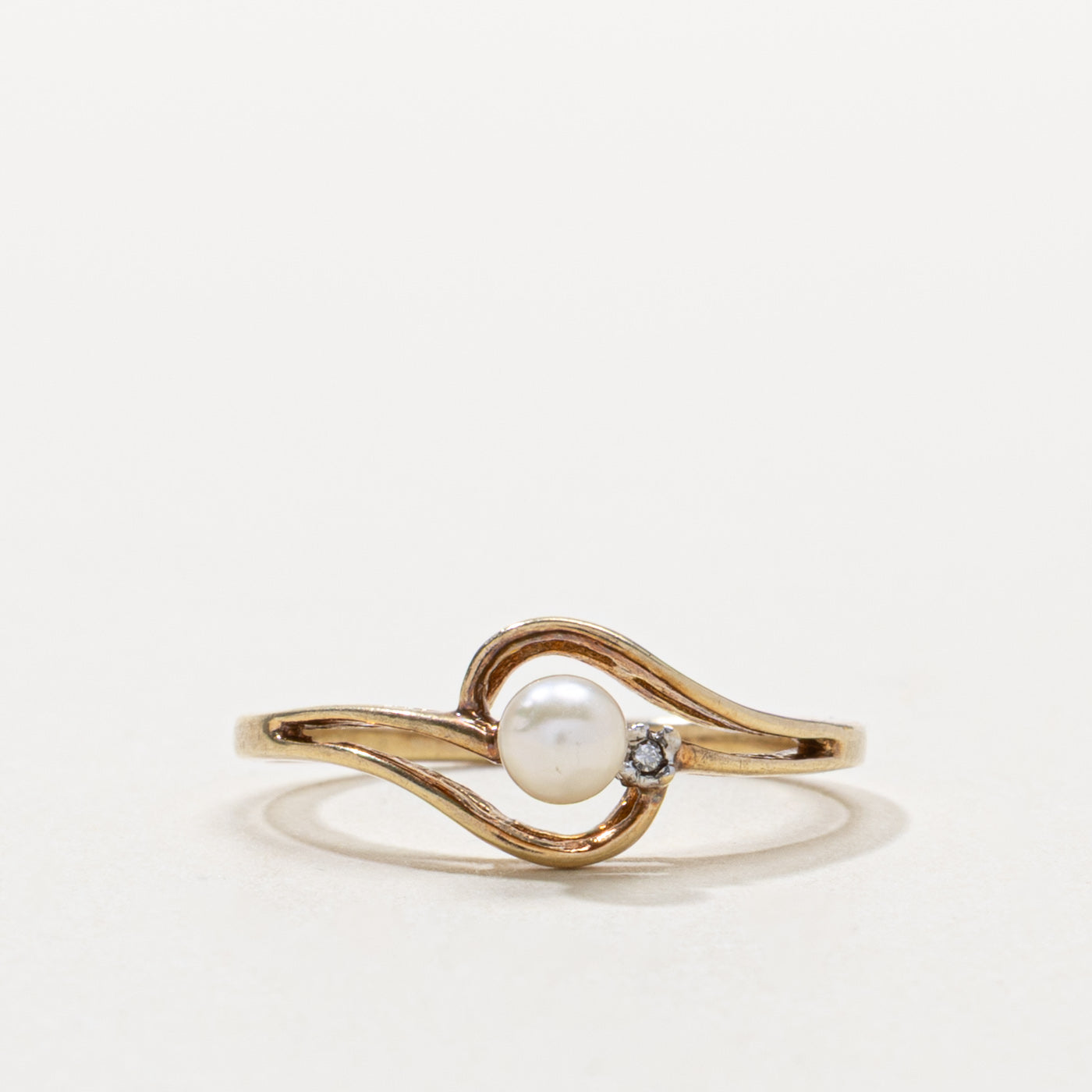 10k Pearl & Diamond Abstract Bypass Ring | SZ 6.25