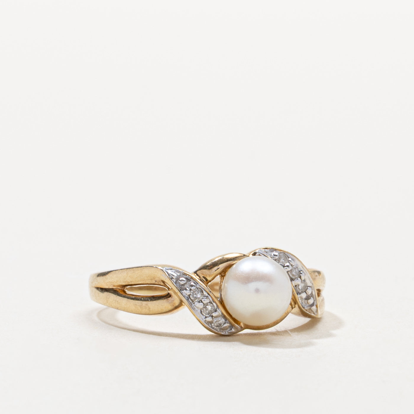 10k Pearl & Diamond Crossover Ring | SZ 8