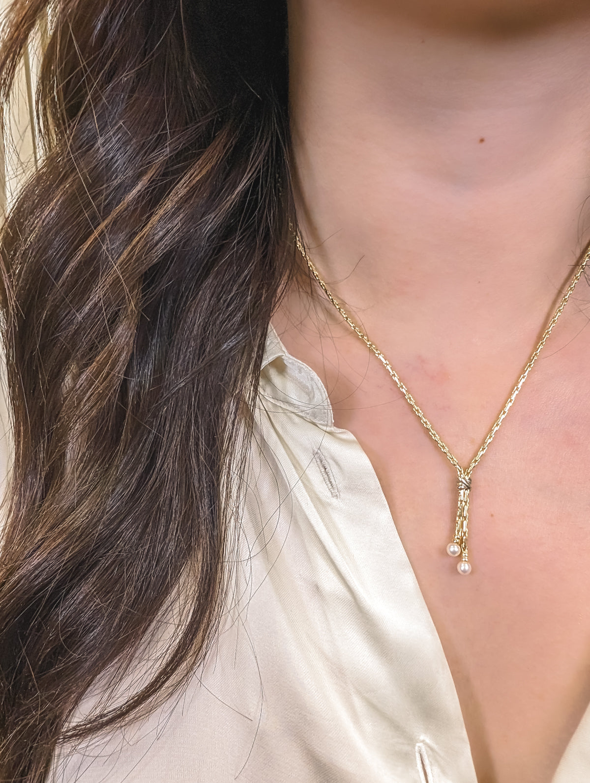 image of woman wearing a rope chain necklace with pearl drops