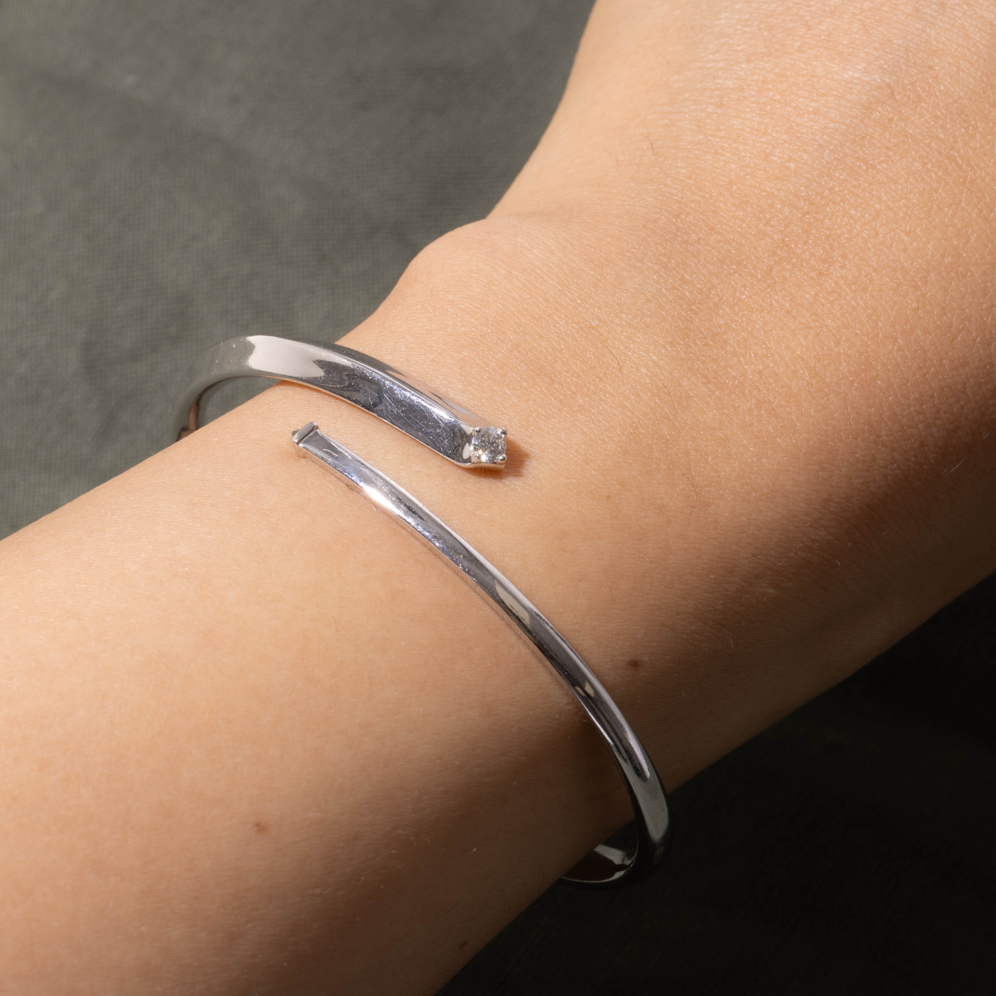 18k Single Diamond Abstract Bangle | 0.09ct | 6.25"