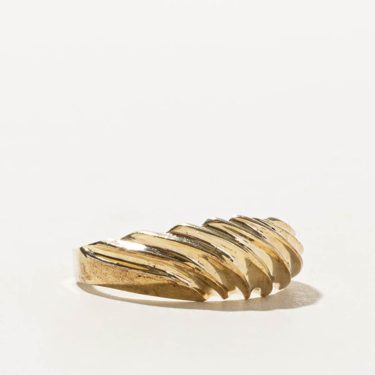 10k Yellow Gold Grooved Croissant Dome Ring | SZ 6.5