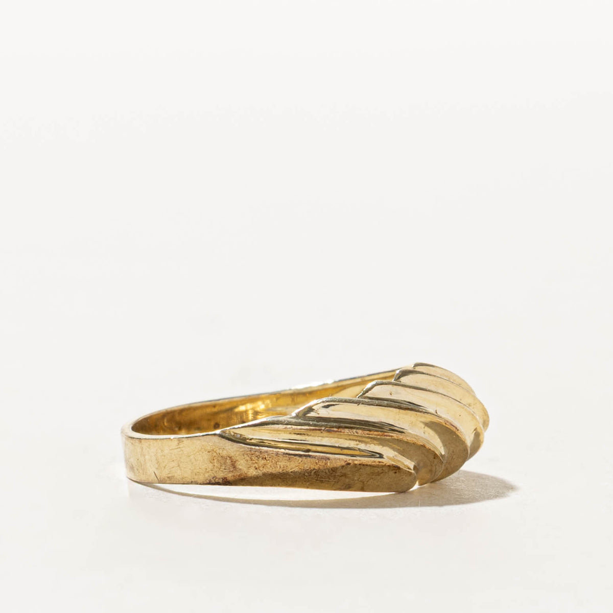 10k Yellow Gold Grooved Croissant Dome Ring | SZ 6.5