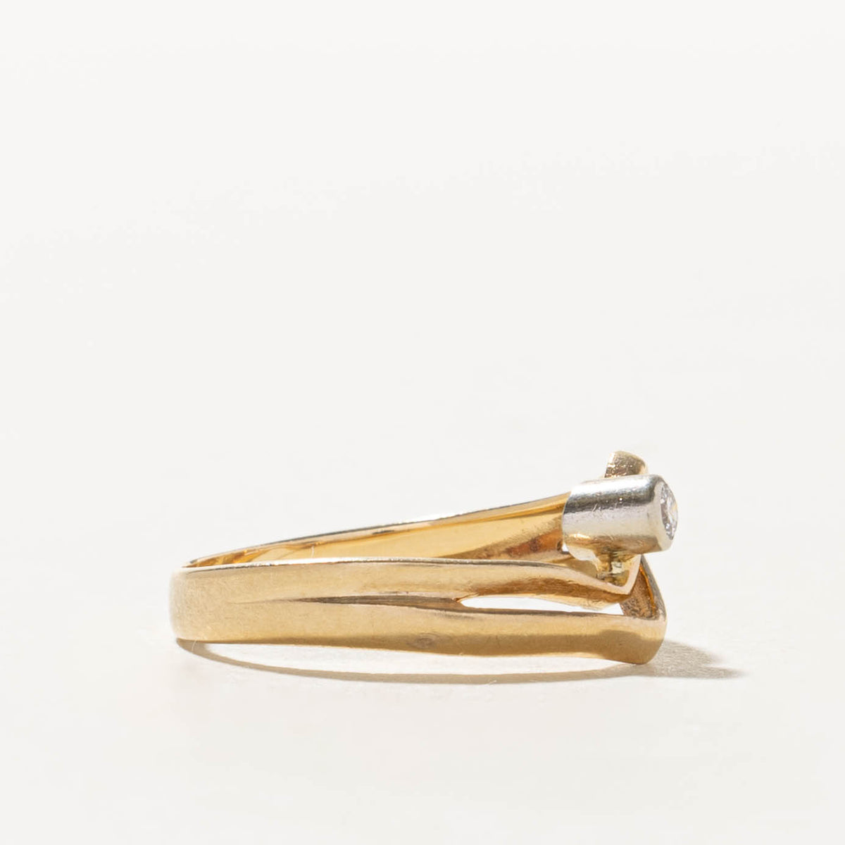 14k Bezel Set Diamond Zigzag Ring | 0.08ct | SZ 5.5