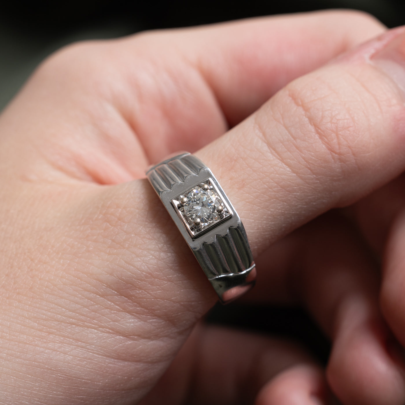 18k Solitaire Diamond Scalloped Signet Ring | 0.56ct | SZ 11.75 |