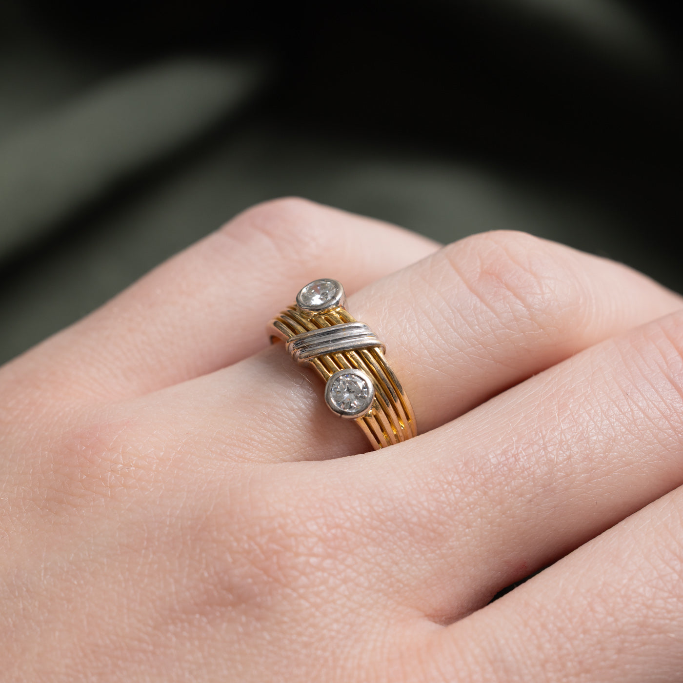 Bague rainurée en or bicolore sertie de diamants | 0,32 ct | Taille 5,25 |